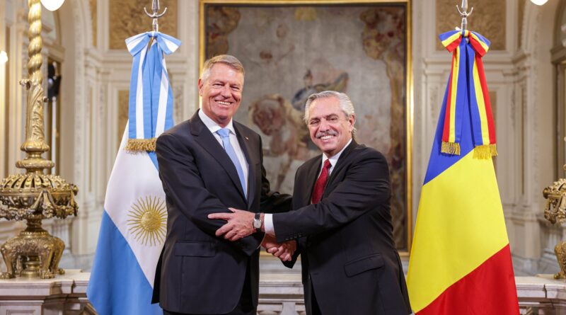 Alberto Fernández esta reunido con Klaus Iohannis, presidente de Rumania